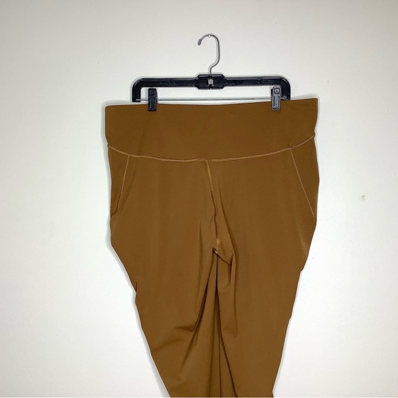 < Lululemon Base Pace High-Rise Running Tight size 20 > - Picture 4 of 6